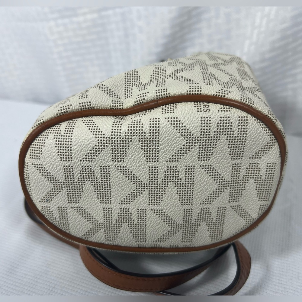 4244: Michael Kors Frankie Signature MK Bucket Bag Vanilla Acorn - Picture 6 of 13